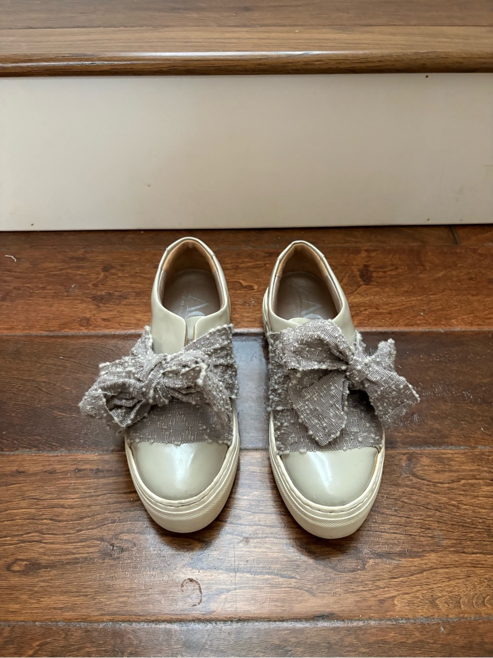 Attilio Giusti Leombruni Grey Leather Bow Platform Sneakers